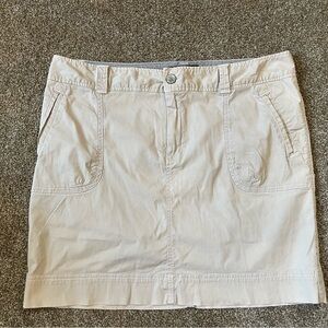Eddie Bauer Khaki Skirt Size 14. Four pockets.
Vintage
Very nice